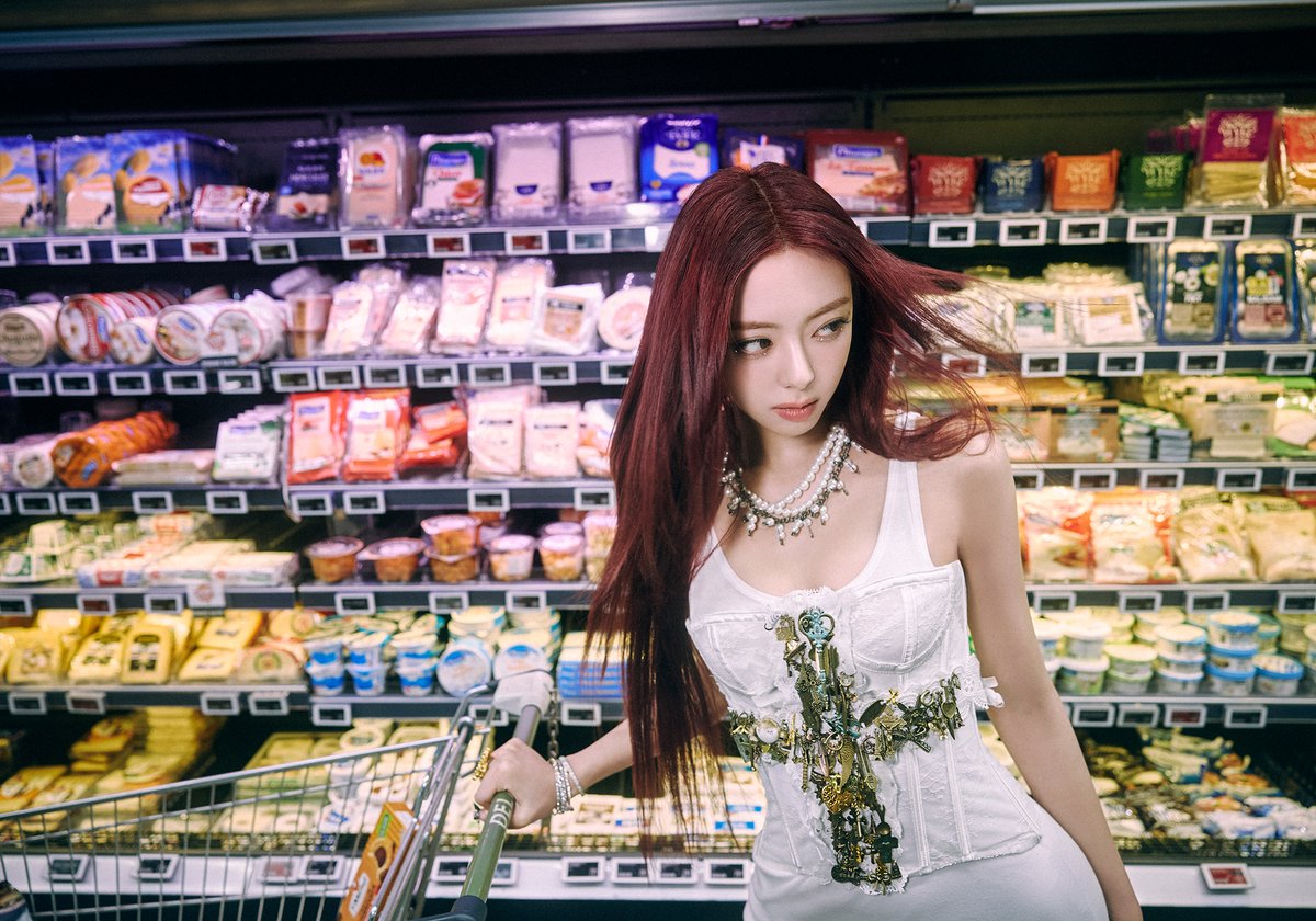ITZYofficial's tweet image. ITZY &lt;TUNNEL VISION&gt; CONCEPT PHOTO #1
#YUNA #유나
💿 ALBUM RELEASE
2025.11.10 MON 6PM (KST) | 4AM (ET)
#ITZY #MIDZY @ITZYofficial
#ITZYComeback
#ITZY_TUNNELVISION
#ITZY_TNVS