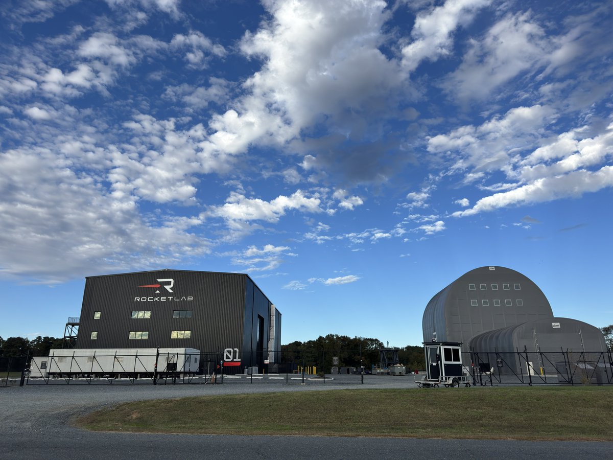 EShoreSpaceflt's tweet image. Rocket Lab AIC Update — Oct 18, 2025 (Sat)
• Quiet afternoon at the AIC (arrived after 4 PM ET)
• New: a guard shack with a go/no-go stoplight appeared at the entrance today
• Side-angle shots show the quick-disconnect mounts on the test stand
• Found a low spot where the…
