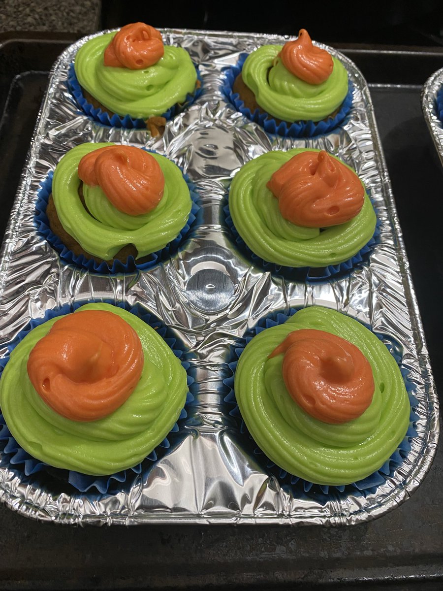 monkeyg50's tweet image. Pumpkin cupcakes cream cheese frosting for work tonight