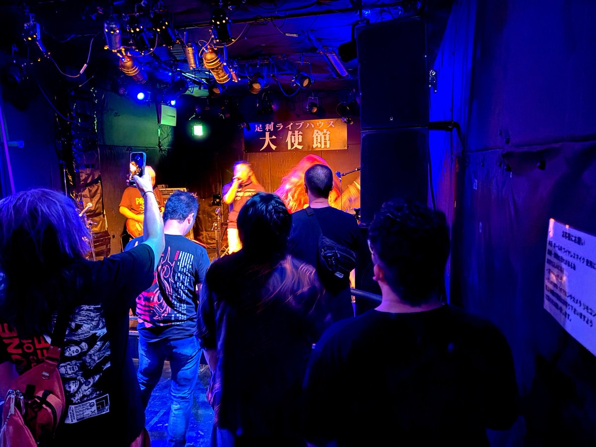 69_knot's tweet photo. 昨日はここへ。
うちとはまた異なるVoの姿。
drは最前で観てますが、私は後方で。
これには理由があるわけですよ。
とりあえずお疲れ様
あ、ピンク髪の君もお疲れ様。
#losaria #群馬 #前橋 
#Figure8KnoT もよろしくね
#太田 #伊勢崎
#足利ライブハウス大使館 https://t.co/6bleA9yy6B