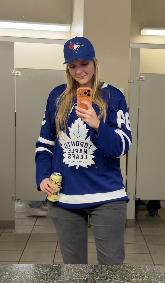 FanalystSteph's tweet image. GO LEAFS GOOOO! #LeafsForever