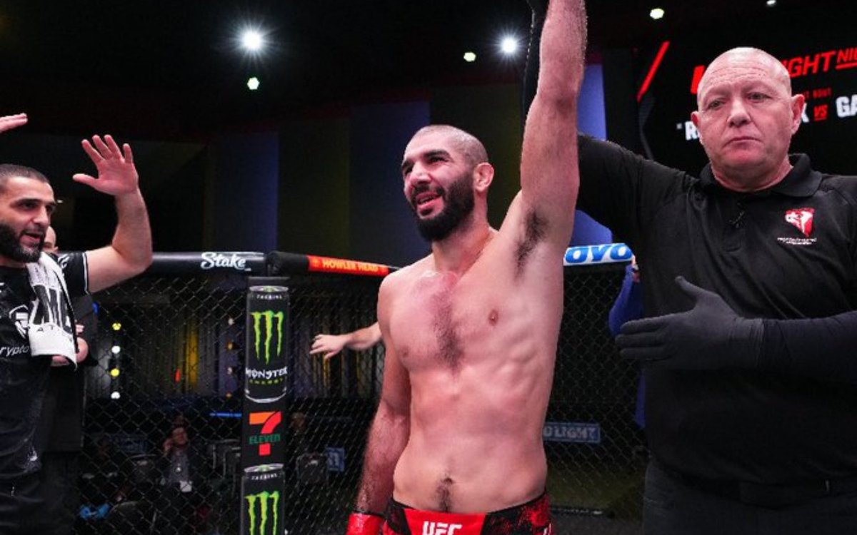 UfcWorldsBest's tweet photo. BIGGEST FRAUD IN THE UFC! BACK TO BACK WINNER OF ROBBERY SPLIT DECISIONS! Can not wait to see this man get folded. #UFCVancouver https://t.co/2TmyQUMNlq