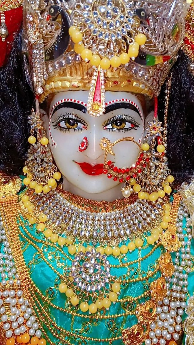 💦💛💦💛💦💛💦💛💦💛💦💛💦
      सर्व मंगल मांगल्ये शिवे सर्वार्थ साधिके 
     शरण्ये त्रयंबके गौरी नारायणी नमोस्तुते 
जयकारा शेरावाली का बोल सांचे दरबार कीजय 
माता रानी आप सब की झोली खुशियों से भर दे 
सभी को जय माता दी 🙏🚩