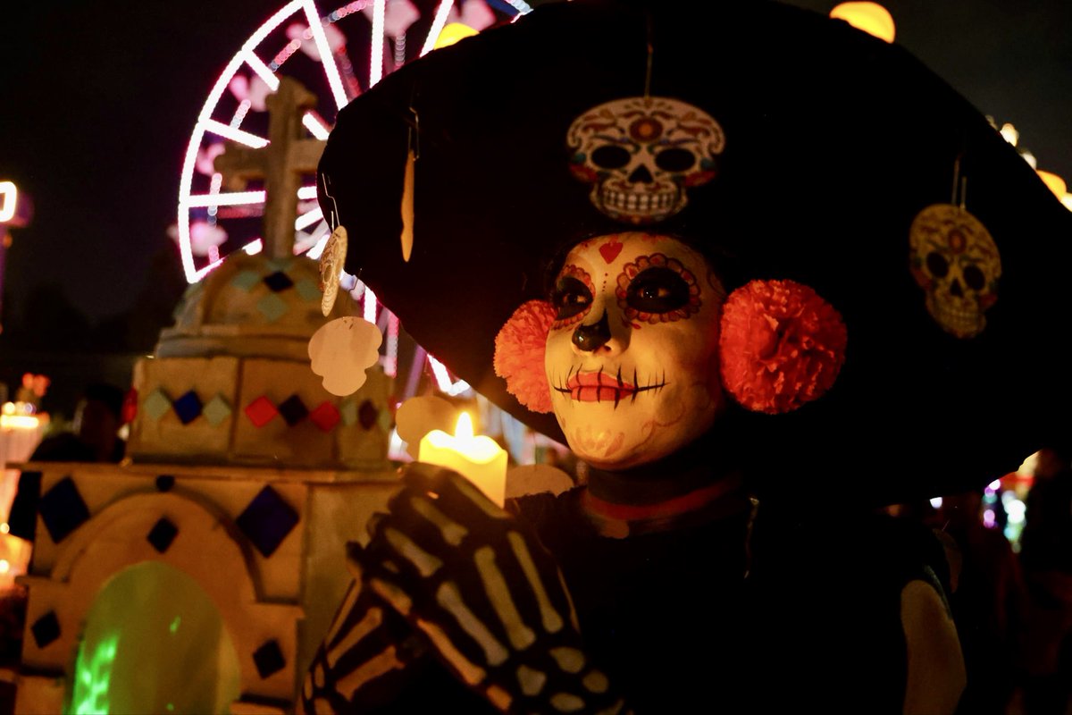 SSPPCSnAndresCH's tweet image. 💀🌼Como parte de la 5.ª edición del &quot;Sendero al Mictlán&quot;, colocamos una tumba para recordar a nuestros compañeros que ya no están con nosotros, pero que siempre formarán parte de la gran familia de la #SSPPC. 

Es la #1, vota por ella en: n9.cl/128b7 🔗