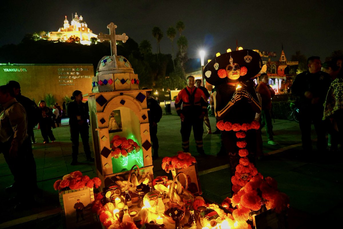 SSPPCSnAndresCH's tweet image. 💀🌼Como parte de la 5.ª edición del &quot;Sendero al Mictlán&quot;, colocamos una tumba para recordar a nuestros compañeros que ya no están con nosotros, pero que siempre formarán parte de la gran familia de la #SSPPC. 

Es la #1, vota por ella en: n9.cl/128b7 🔗