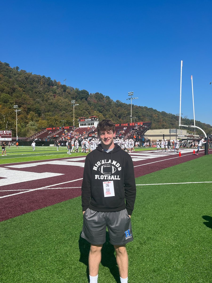 Had a great time down <a href="/UPIKEFOOTBALL/">UPIKE FOOTBALL</a> thank you to the coaches for making this possible <a href="/CoachFipps/">Corey Fipps</a> <a href="/HSphire/">Coach Hayden Sphire</a> <a href="/HighlandsFB/">Highlands Football</a>