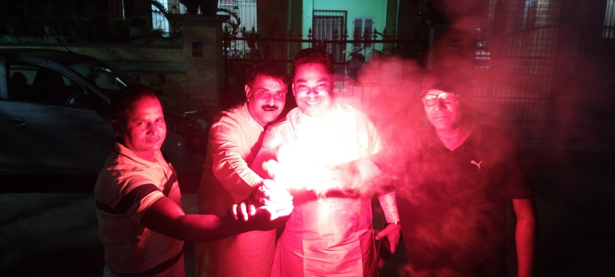 FASTCOMMBBSR's tweet image. Our FAST family came together to celebrate the festival of lights with joy, laughter, and togetherness. 🌟
Wishing everyone a prosperous and bright Diwali filled with happiness and success! 💫💛
#FASTCommunication #DiwaliCelebration #TeamSpirit #FestivalOfLights