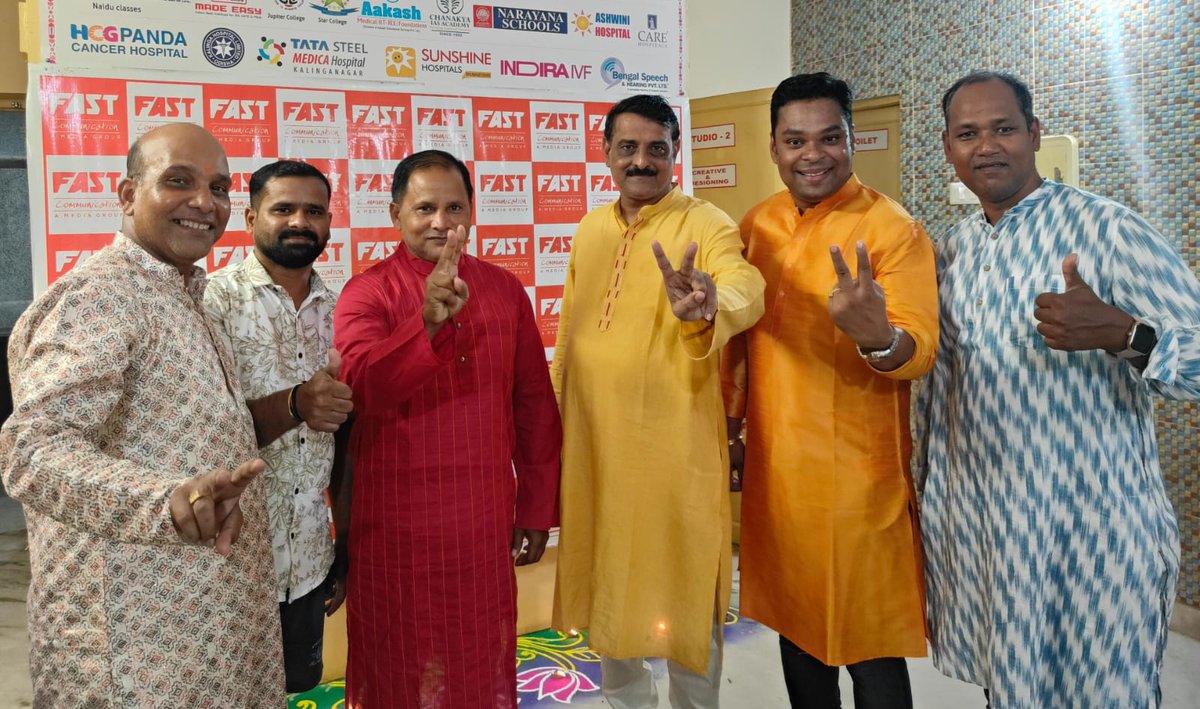 FASTCOMMBBSR's tweet image. Our FAST family came together to celebrate the festival of lights with joy, laughter, and togetherness. 🌟
Wishing everyone a prosperous and bright Diwali filled with happiness and success! 💫💛
#FASTCommunication #DiwaliCelebration #TeamSpirit #FestivalOfLights