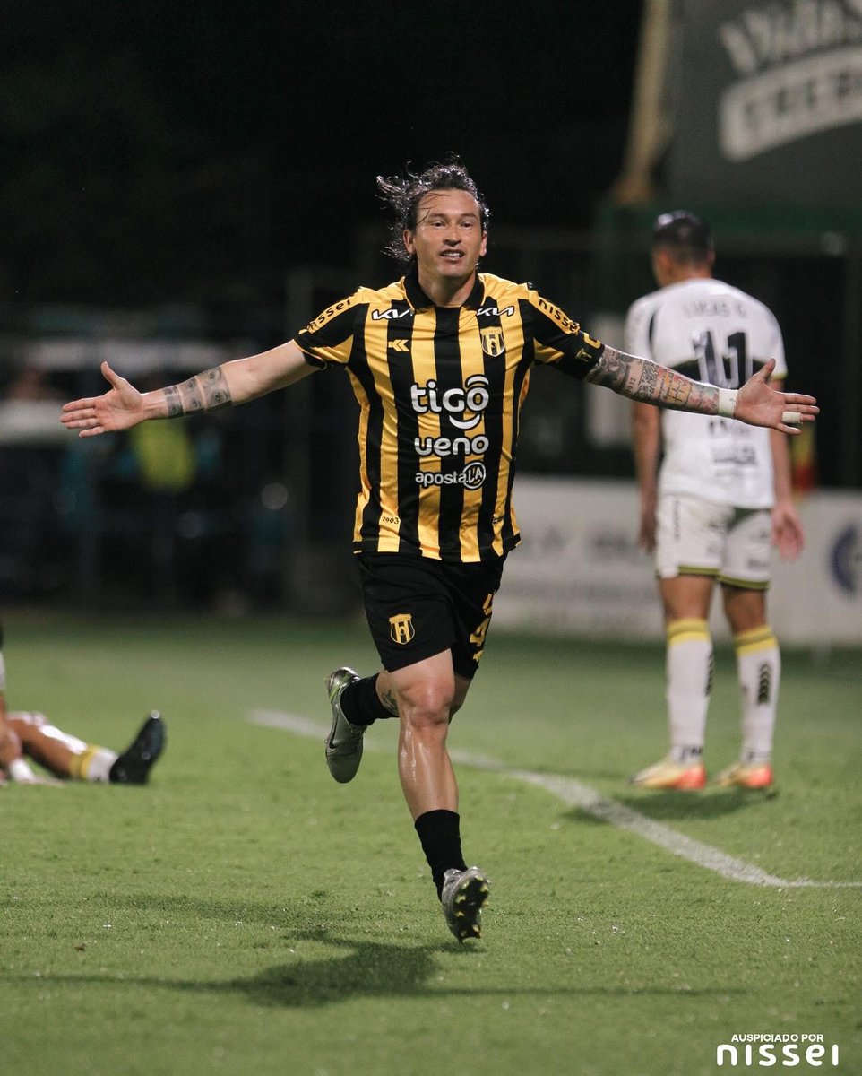 !Todos juntos!  🖤💛