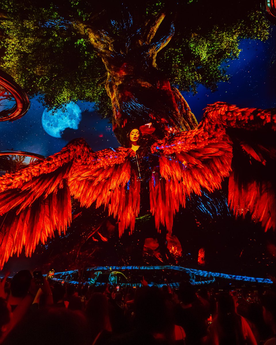 UnityxSphere's tweet image. What a night! 🤩 @SaraLandrydj took UNITY to another dimension. 💫
Tonight, we return to @SphereVegas for the grand finale of UNITY. 🌐 Let’s make this last night a celebration of everything great that this community stands for.