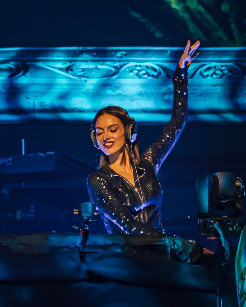 UnityxSphere's tweet image. What a night! 🤩 @SaraLandrydj took UNITY to another dimension. 💫
Tonight, we return to @SphereVegas for the grand finale of UNITY. 🌐 Let’s make this last night a celebration of everything great that this community stands for.