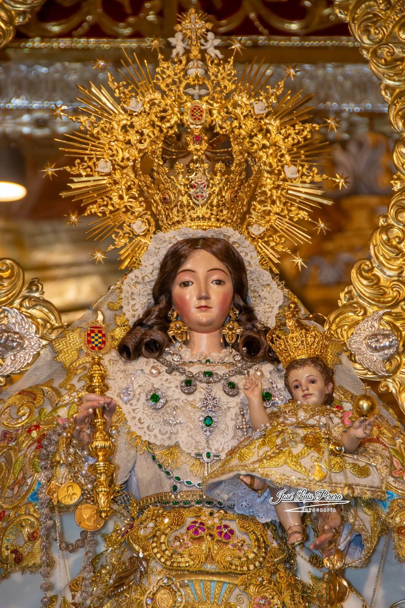 Y que guapísima estabas hoy, cuando más lo necesitaba ahí estabas tú, y jamás en la vida podré agradecerte tanto.
Hoy y siempre❤️