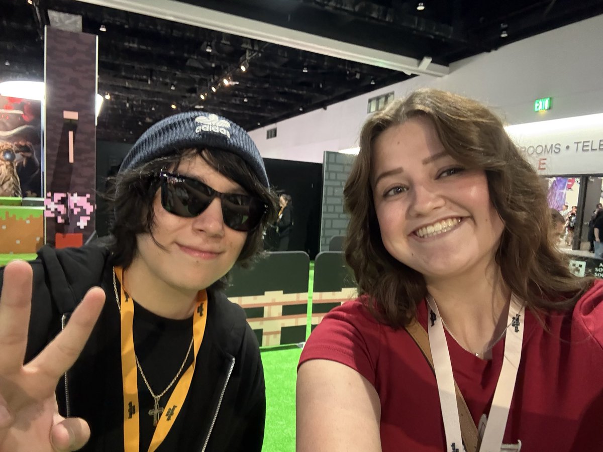 kashmoneyss's tweet photo. finally meeting quackity after years of watching his content is crazy :)) https://t.co/RxSId6v20a