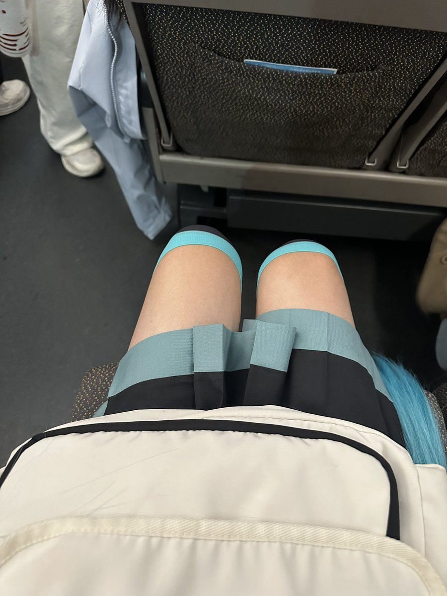 玲自远方而来 tweet media