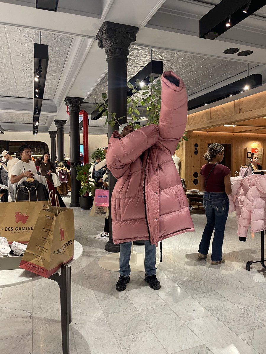 lkhdme's tweet photo. cam’ron variant | @ARITZIA #superpuff https://t.co/qLtPUv0UST