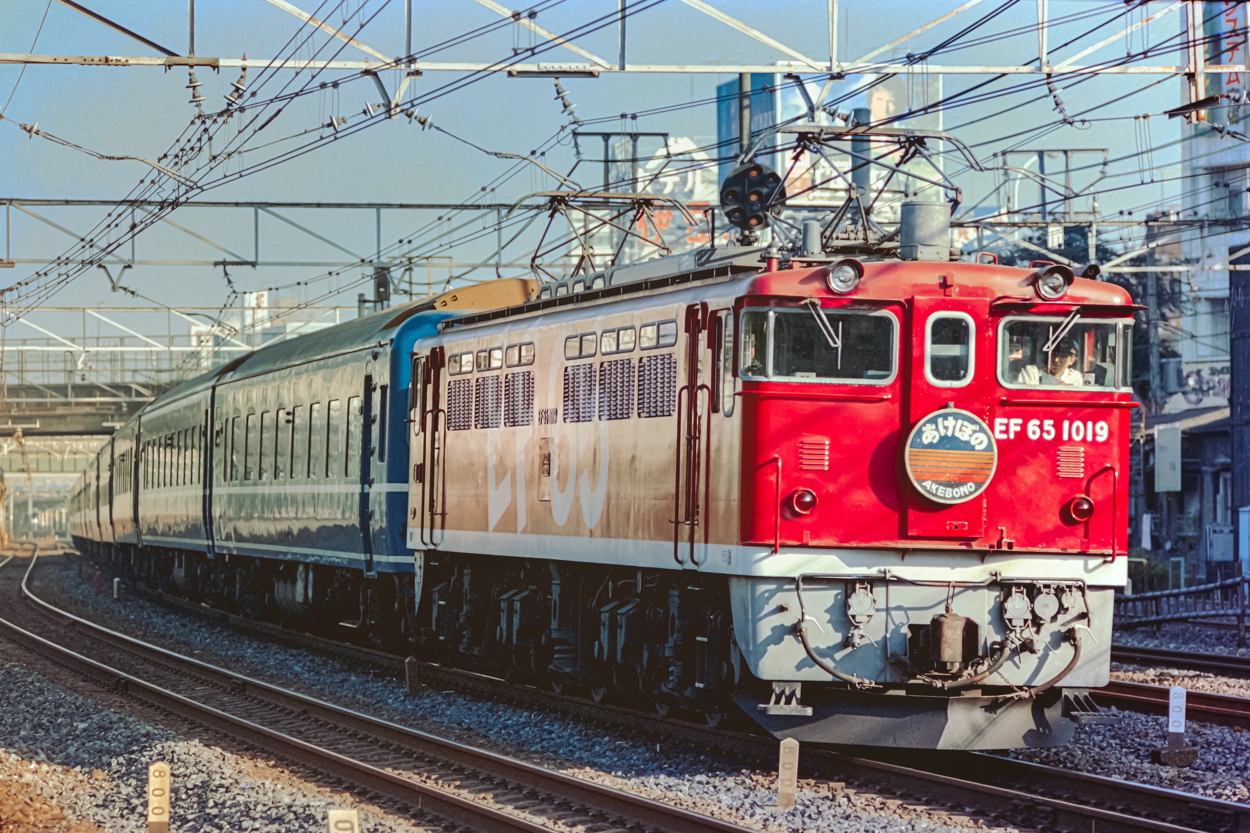 突破口!('73米) 3f8d72a71b269a9cb2aded9b16b2dc