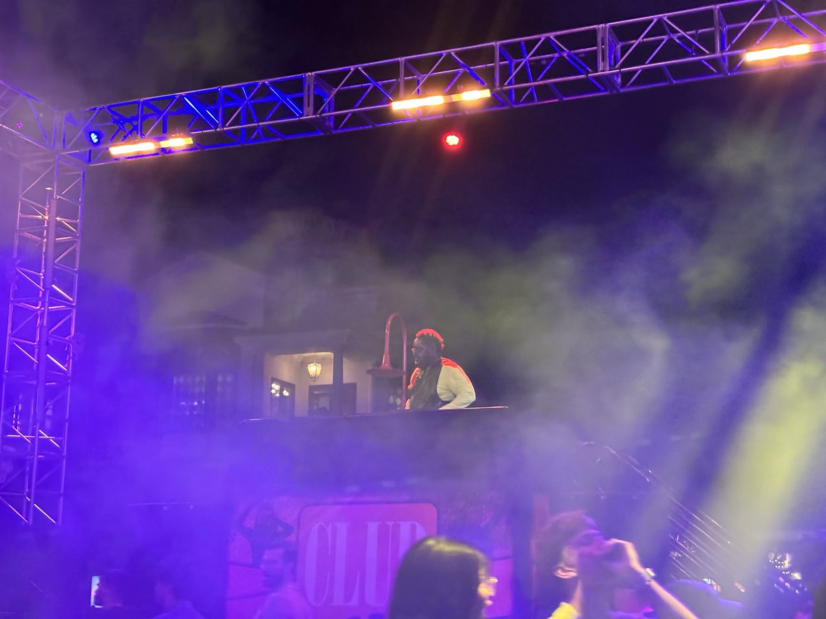 angelinacili tweet picture