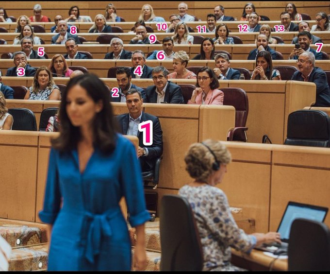 ViejaAlVisillo7's tweet photo. El gobierno más feminista de la historia
#Chistorras #Psoe
adivina quien:
1 Se la está tocando con la mano izquierda
2 Ha pegado un moco en la mesa
3 Está mirando el Pompis
4 Cree que tiene el toto pelao
5 Intenta adivinar el color de la ropa interior
6 Quiere cambiar de partido https://t.co/FmLhihvgue