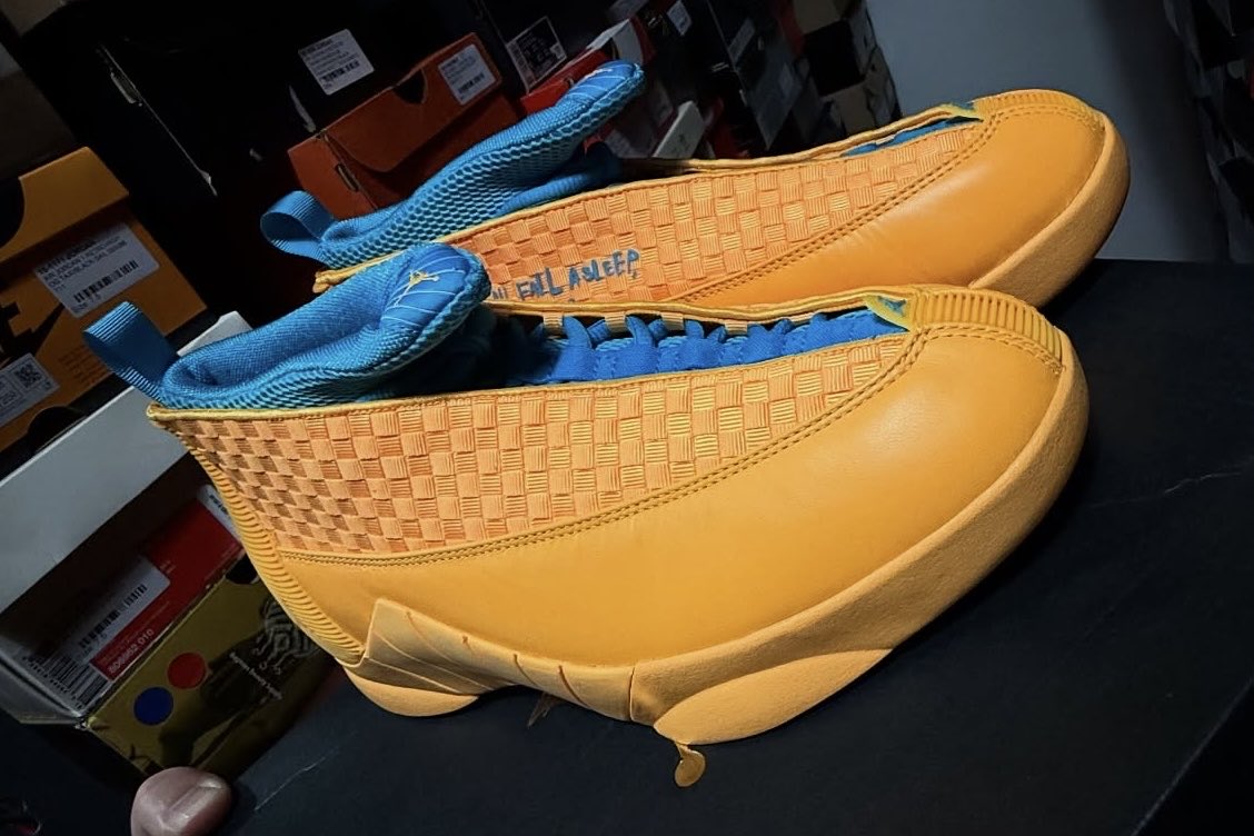 SoleRetriever's tweet image. UNRELEASED: A Billie Eilish x Air Jordan 15 ‘‘When We All Fall Asleep, Where Do We Go?” sample has surfaced 🛌💭

Would you have copped this pair?

📷 @INDEXPDX