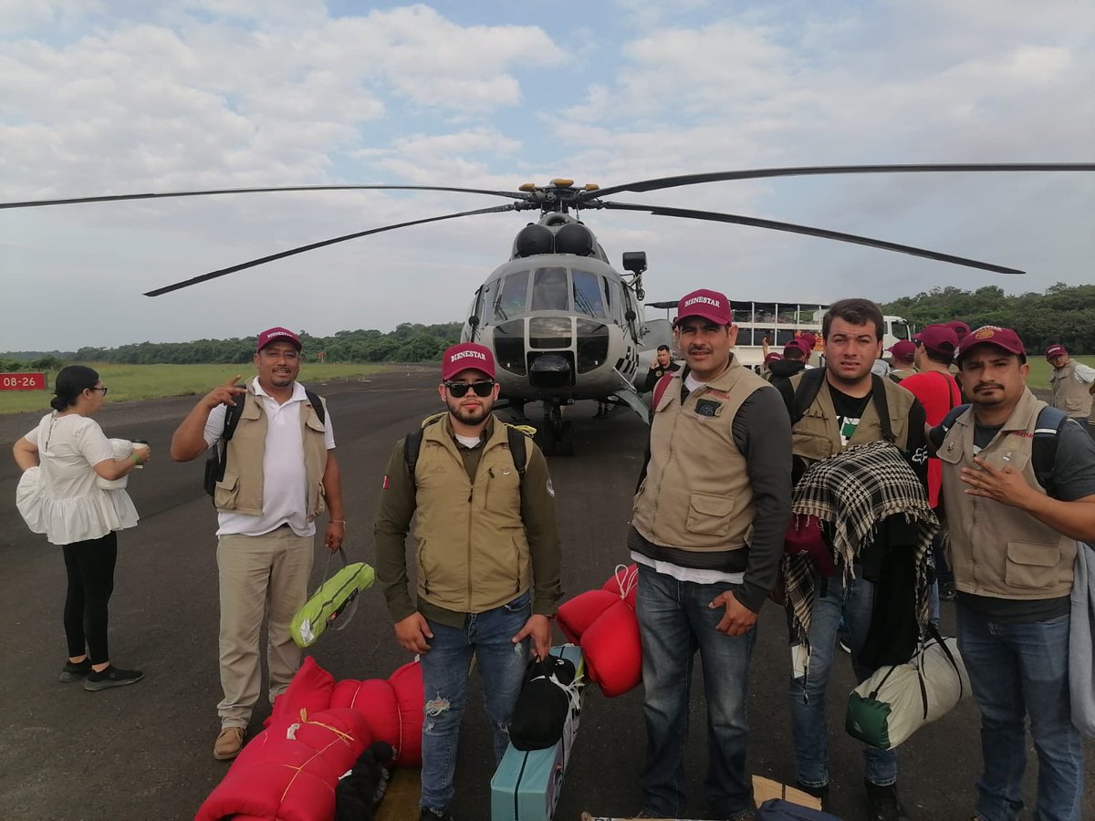 A_MontielR's tweet image. La brigada de #Durango fue trasladada por vía aérea a Ixhuatlán, #Veracruz, para realizar el #CensoBienestar en las zonas de difícil acceso. Esa es nuestra labor: llegar hasta cada rincón donde más nos necesita el pueblo.
#CatalinaGarcíaQuintero
#HumanismoMexicano…
