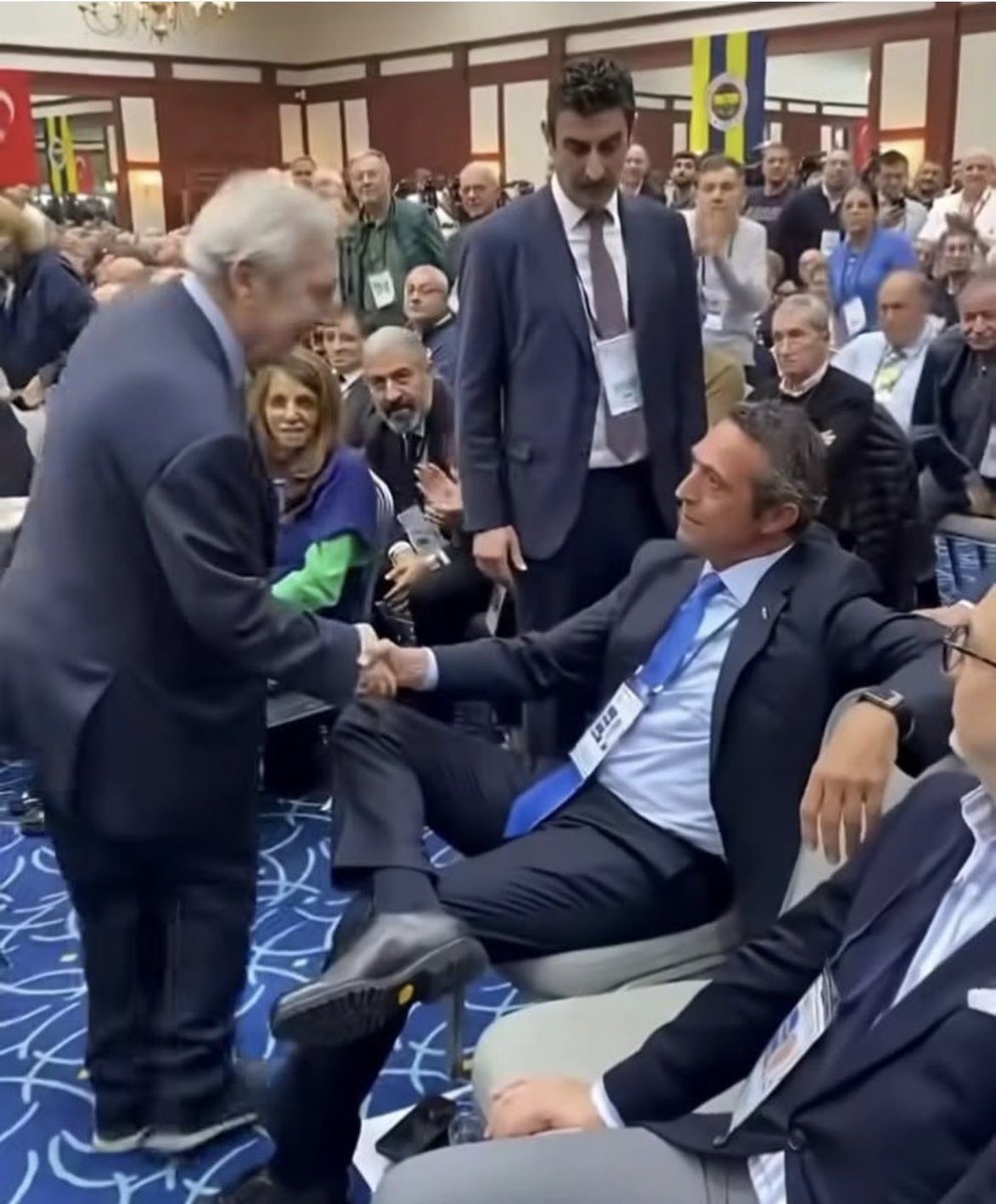 TalipBelgium's tweet image. Aziz Yıldırım 73 Yaşında🗣️

Ali Koç 53 Yaşında🫵

Çok büyük Saygısızlık değil mi?