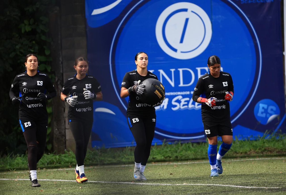 ChrisGuevaraG's tweet photo. Un verdadero orgullo ser representados por una portera de la diáspora con sangre salvadoreña de Estanzuelas, Usulután. 

Riley Meléndez representará a El Salvador en los Juegos Centroamericanos Guatemala 2025. 🇸🇻⚽️ https://t.co/8VYGPhZi7K