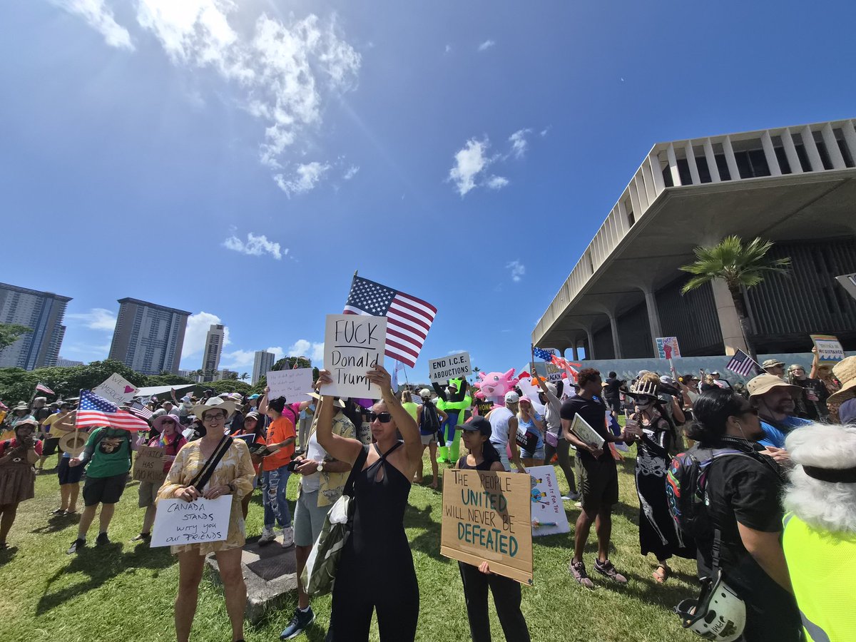 jilltokuda's tweet photo. Proud to stand w/thousands of my sisters &amp; brothers at the No Dictators protest. 

These wannabe kings need to see that we aren't backing down &amp; we will stand &amp; defend the rights of people &amp; our democracy. https://t.co/HFyFjq2b4S