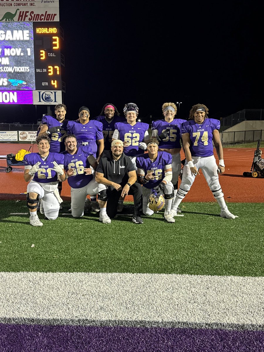 Great night to be a War Daddy! 

0 sacks given up to the best sack defense in the conference 

285 Rushing 

A BIG FAT W for the Grizzly football program!!!

#ComeGetAWarDaddy