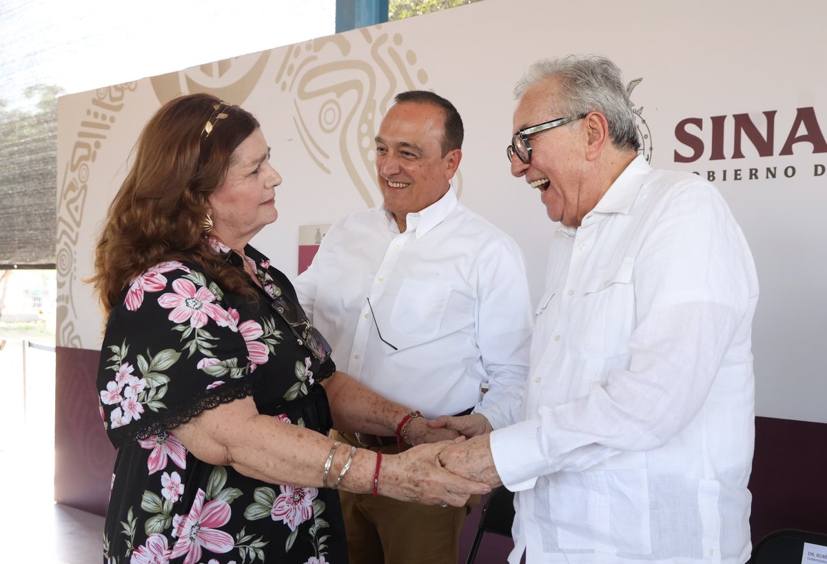 rochamoya_'s tweet photo. Lo que más nos importa de nuestras obras con sentido social es que realmente le sirvan a la gente, que resuelvan necesidades que han sido ignoradas durante años en las colonias y comunidades de Sinaloa.
Hoy entregamos 22 obras de pavimentación y drenaje en el municipio de Ahome. Son obras que nos pidieron las y los sinaloenses, y que hoy son una realidad gracias al #PlanSinaloa y al trabajo conjunto con el pueblo.