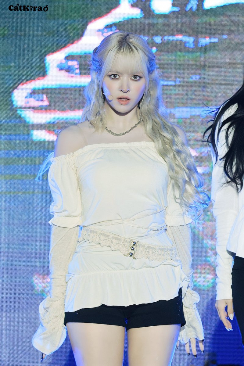 251018 VLF

#LILY #NMIXX
 #릴리 #엔믹스
 #릴리의버블모험