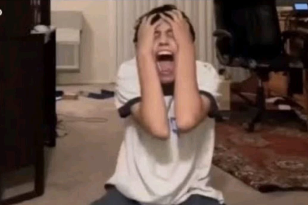 Suka ngeluh jomblo, tapi kalo dideketin cowok rl risih. Mana sampe ditanya id roblox, karna bikin story mancing mulu😩👊