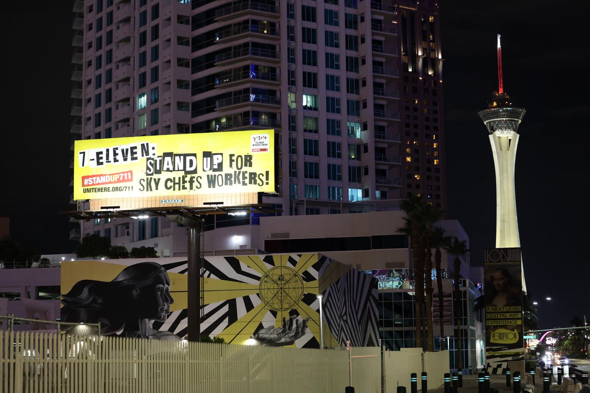 Workers for <a href="/LSG/">거니거니상건이</a> Sky Chefs shared a message outside events presented by the @7Eleven <a href="/WWWYFest/">When We Were Young</a> music festival. Some fresh food products sold at 7-Eleven convenience stores come at the cost of low wages &amp; health care benefits that cost too much for many workers to afford.