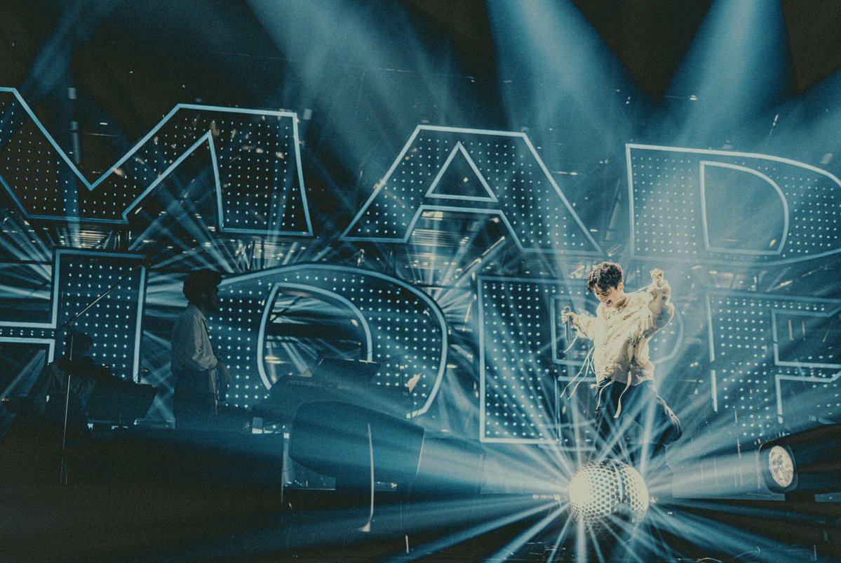 いよいよ本日ツアーファイナル。現地に行かれる方、ライブビューイングに参加される方、よろしければ終演後にでもぜひ。7月12・13日の沖縄公演を踏まえての #星野源 #Gen_MADHOPE 総括レポートです。

「狂った希望の意味——『MAD HOPE』ツアー論考」#イエマガプラス
hoshinogen.com/yellow-magazin…