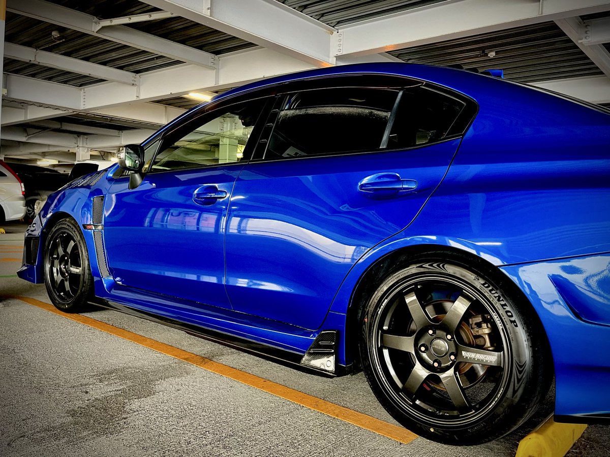 gtr4423's tweet photo. VOLK RACINGのマシニング文字ロゴが綺麗に揃ったので撮っちゃいました📸
どれくらいの確率なんだろ🤔
前後で回転数違ってくるから360分の1ではないだろうし……とりま気持ち良い瞬間が撮れました🛞✨
#RAYS #TE37 #VOLKRACING #SAGA
#Splus #TE37SAGASplus #ロゴ
#マシニング文字 #ボルクレーシング https://t.co/0PAKrMvuMW