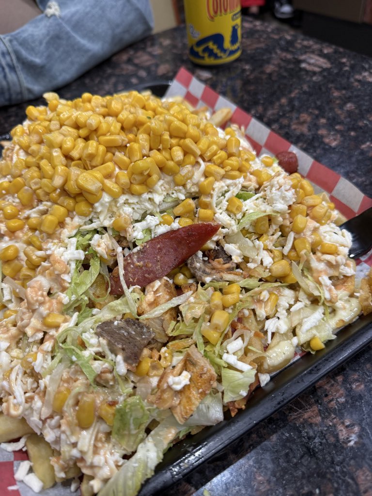 KicksNfitteds26's tweet photo. Came to a Colombian street food spot #Salchipapas #PapitasDetroit https://t.co/lWuKNVnfkY
