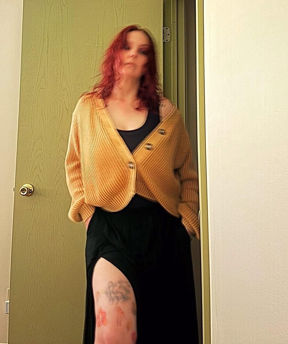 The photo is slightly blurry, but I actually love it like that. And my skirt has pockets!! And a slit so my mushroom tattoos can be seen 😀🍄‍🟫 #fallvibes #tattooedwomen #blurryaesthetic