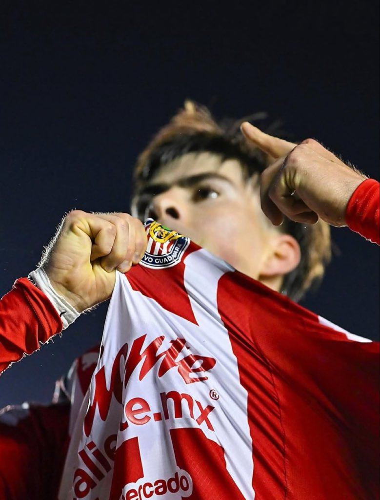El mejor delantero mexicano de la actualidad.

Que te anulen los goles que sean, siempre terminarás metiendo uno.