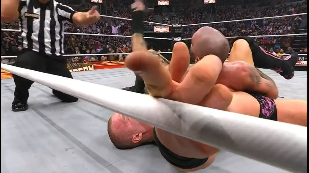 ringsidenews_'s tweet image. What a maneuver  | #AEW #AEWWrestleDream #WrestleDream