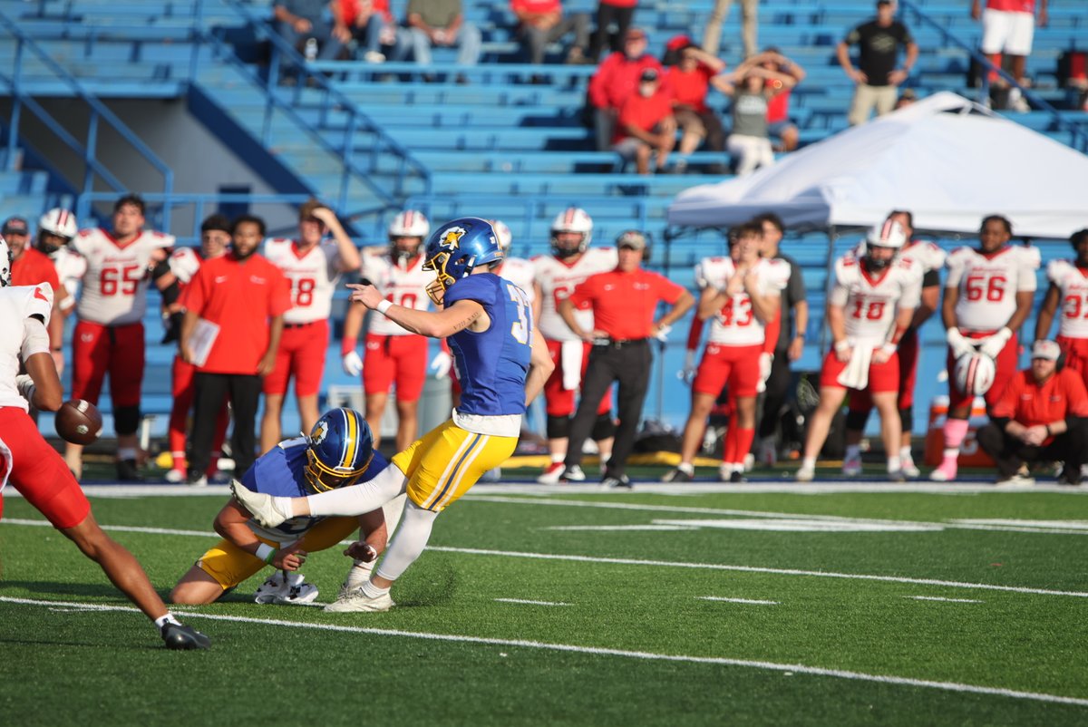 .<a href="/TSchwartz_5/">Thomas Schwartz V</a> booted a game-winning 41-yard field goal after Sidney Webb's exciting 45-yard kick return set up <a href="/MSUEaglesFB/">Morehead State Football</a> for the comeback win. Check out the recap and Schwartz's video on his game-winner ⬇️

Story: tinyurl.com/4evhrpwh 

#SoarHigher