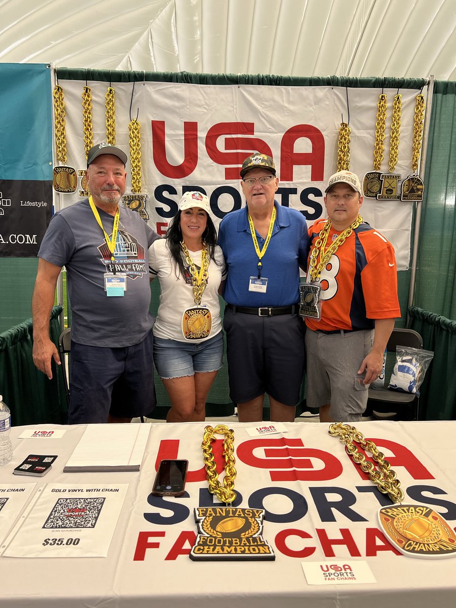USAFantasyChain's tweet image. Another early Sunday of Fantasy Football!! At the Ale House in Port Orange!  Great staff and service!! 
FantasyFootballChampion #TurnoverChain #USASportsFanChain #MadeInAmerica #BraggingRights #LeagueLegend #FantasyGlory #USAFantasyChain #Fantasy+ #Rotobuzzguy