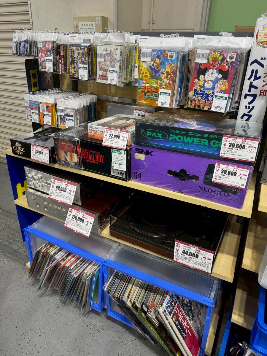 hardoff_ise's tweet photo. 18・19日と開催中のヴィンフェスにハードオフブースも出店しています！
是非、ご来店下さい😊
#ハードオフ　#ヴィンフェス　#VintageFes https://t.co/us2R0wIw3m