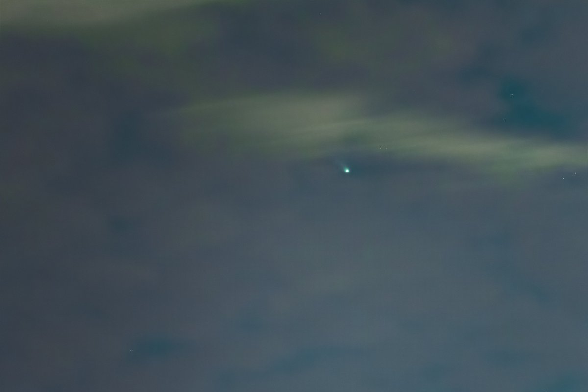 nakobbit's tweet image. 雲の間からちょっとだけ姿を現したレモン彗星☄️
18日早朝岐阜市内から   C/2025A6Lemon

#c2025a6 
#c2025a6Lemmon
#レモン彗星