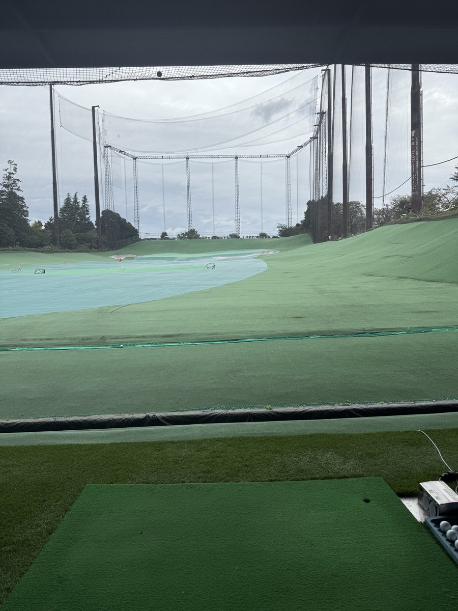 今日は涼しいのでちょっとボールをぶっ叩きにきました⛳️
やっぱり練習場は最高😆
ボール打ちっぱなしでいいもんね