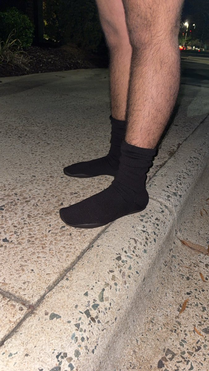 matt_kolm's tweet image. My friend (raised 1m+) but here’s the kicker: he doesn’t even wear shoes

Why? 

Conviction surpasses social norms.