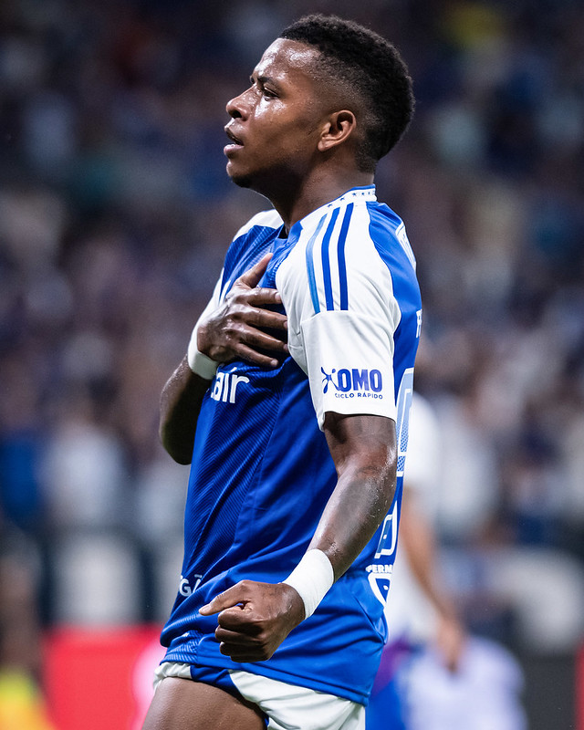 Fim de jogo. Vitória importante após 4 jogos sem triunfo, mas atuação bem, bem abaixo. 

Se o Fortaleza fosse um pouco melhor, a partida provavelmente teria outro desenrolar. Só no segundo tempo, foi 4x12 em vantagem de finalizações para o Fortaleza. 

É ver o que o Jardim fará