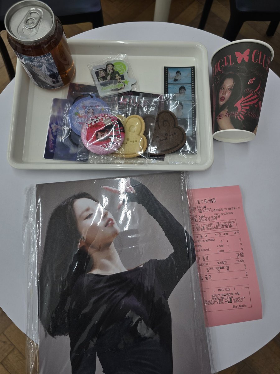 카페 러비니돌
사장님이 친절하고
희진이 미모가 빛을 발하네요
#희진아_생일축하해_스껄 #Happy_Heejin_Day