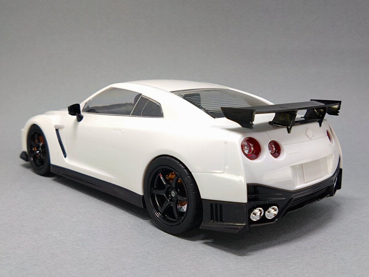 R35GT−R NISMO
ボディのシール以外、組立完了です！
1/24のカーモデルが簡単にバチビタでパチ組出来て、この仕上りは素晴らしいですね！新ホイールもカッコいい！
#楽プラスナップカー
#アオシマ #楽プラスナップカーアンバサダー