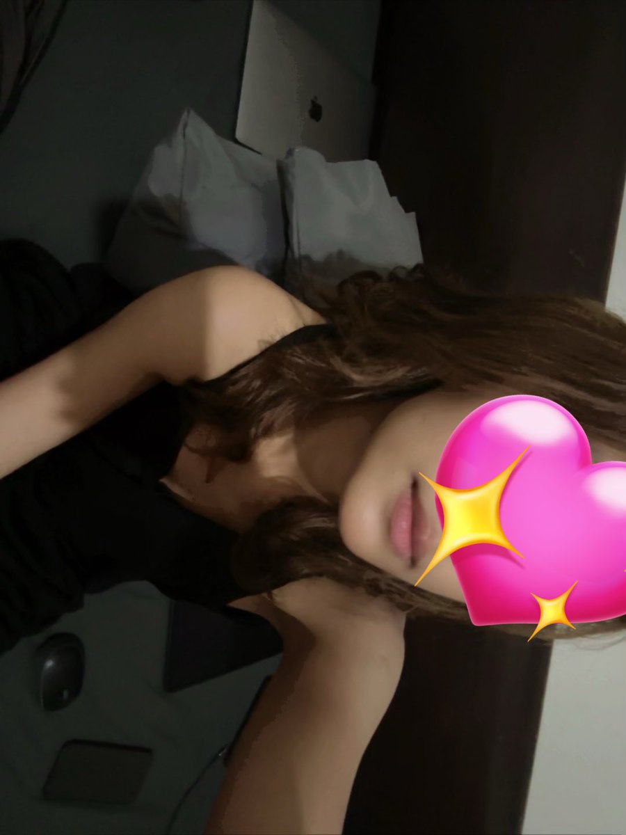 Niat ngajuin day off dari Rabu eh berujung bed rest karena sakit. Dan tetep, laptop di kanan &amp; kiri bantal.

Btw bukan dari Pinterest ya, wkwk.