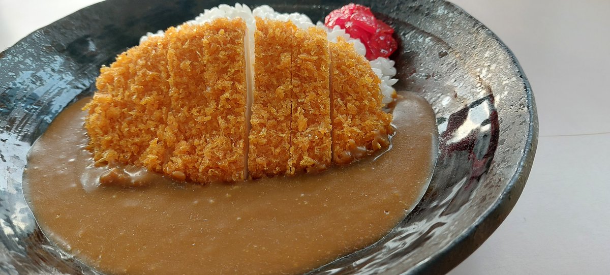 ＼#レストラン情報／
会議棟１階レストラン街「カフェテリアマーメイド」

おすすめは自家製ハンバーグとチキンソテー😋
他にも様々な料理をご用意しております🍴

外庭に面しているため、日当たり良好です☀️
開放感のあるゆったりとしたランチタイムをお楽しみください♪

bit.ly/3Jt2a5c