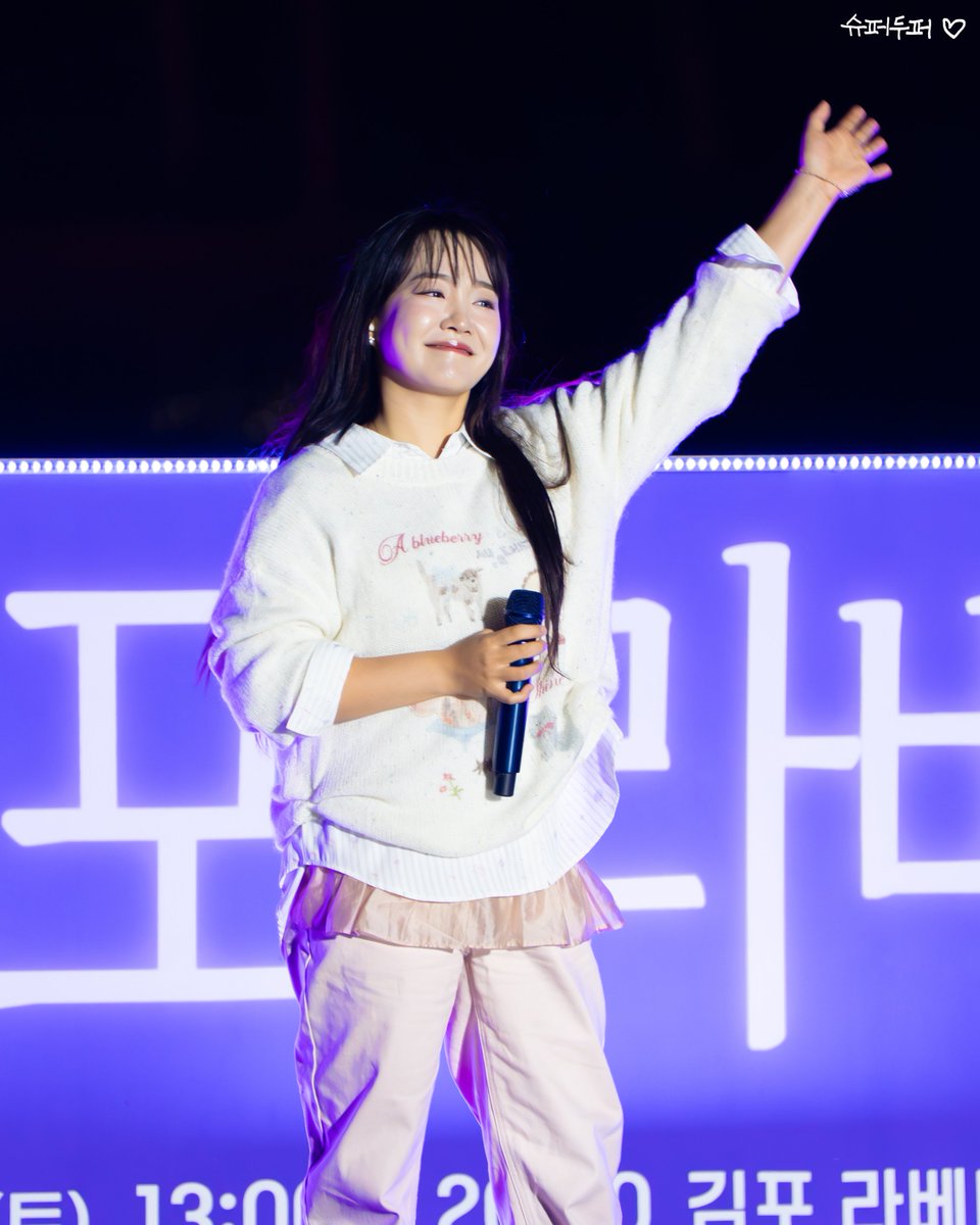 supdupmart's tweet photo. 251018 김포 라베니체 페스티벌
#윤하 #YOUNHA #김포 
@younhaholic https://t.co/kRt8XefiEI